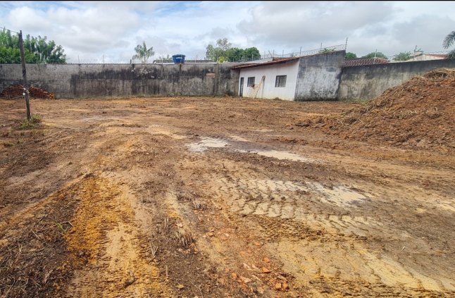 Terreno a venda com 854m² na Rua Argentina próximo ao Shopping R$ 1.000.000,00 milhão 