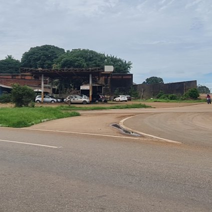 Vende-se este imóvel com 3.097 m² Av.dos Imigrantes frente a Bola R$ 1.200.000,00