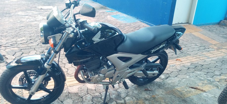 Moto Honda TWISTER 250