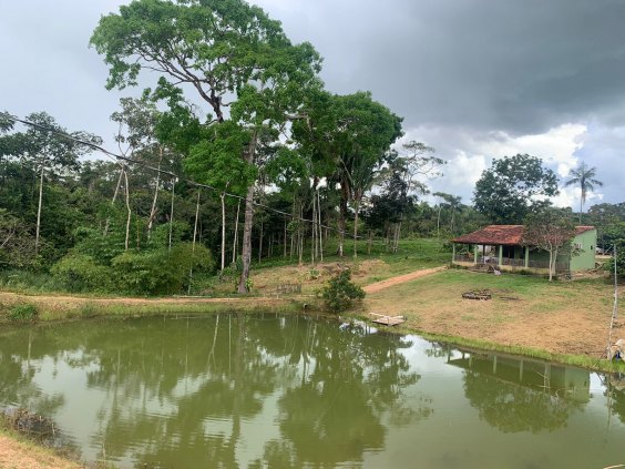 chácara com represa