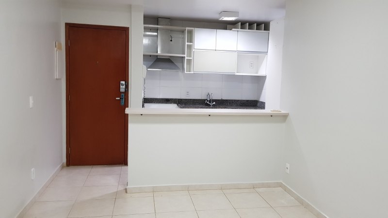 ALUGO apartamento no condomínio Brisas do Madeira