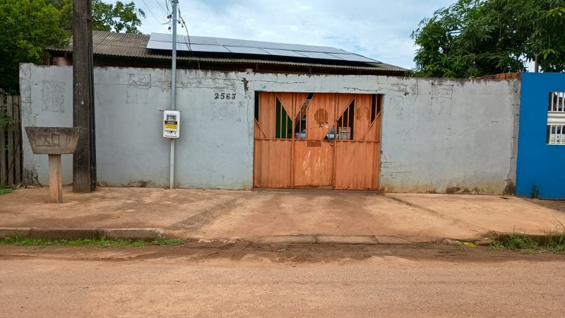 Vende-se casa na zona sul