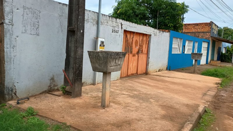 Vende-se casa na zona sul