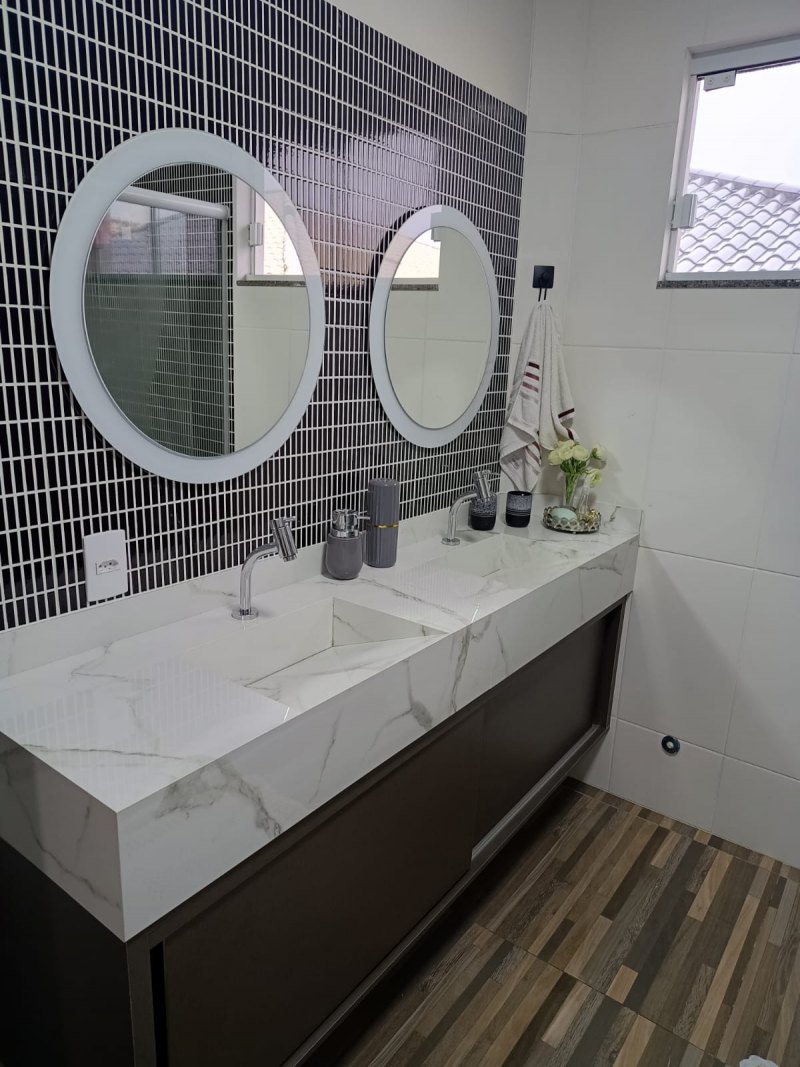 VENDO LINDA CASA