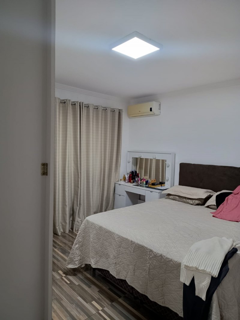 VENDO LINDA CASA