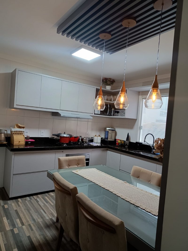 VENDO LINDA CASA