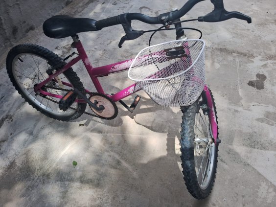 Bicicleta infantil semi nova
