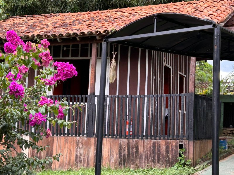  ALUGA-SE UM EXCELENTE PONTO COMERCIAL 