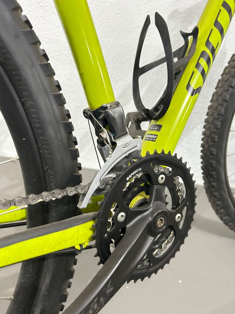 VENDE-SE UMA BICICLETA SPECIALIZED  