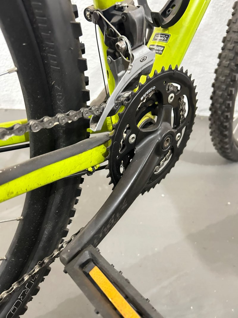 VENDE-SE UMA BICICLETA SPECIALIZED  