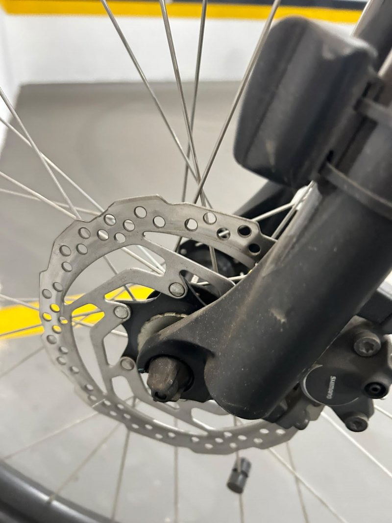 VENDE-SE UMA BICICLETA SPECIALIZED  