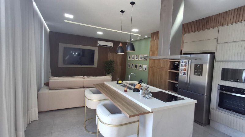 VENDE-SE: Casa ampla e moderna, perfeita para quem busca conforto e estilo 
