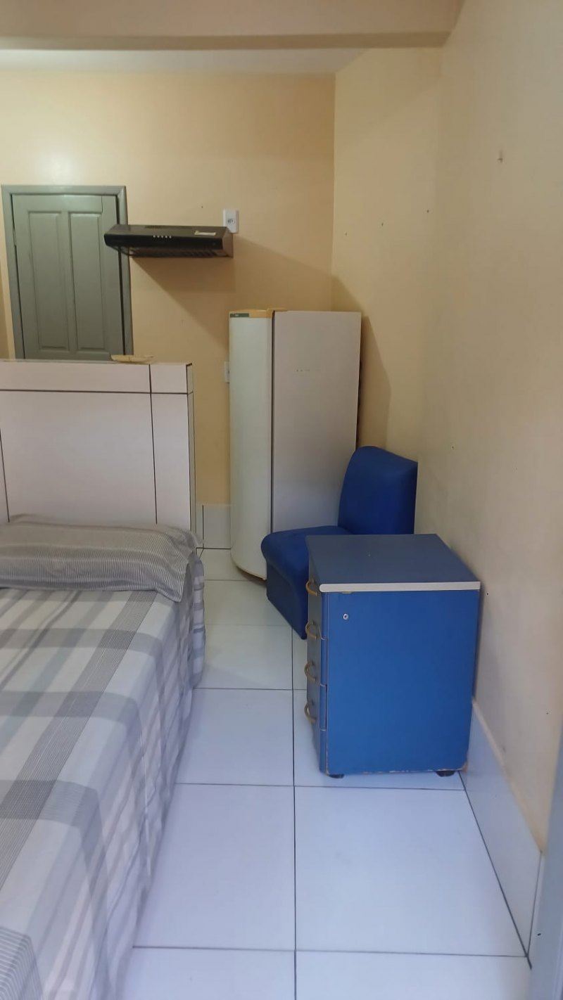 Kitnet pequena incluso água, energia e internet