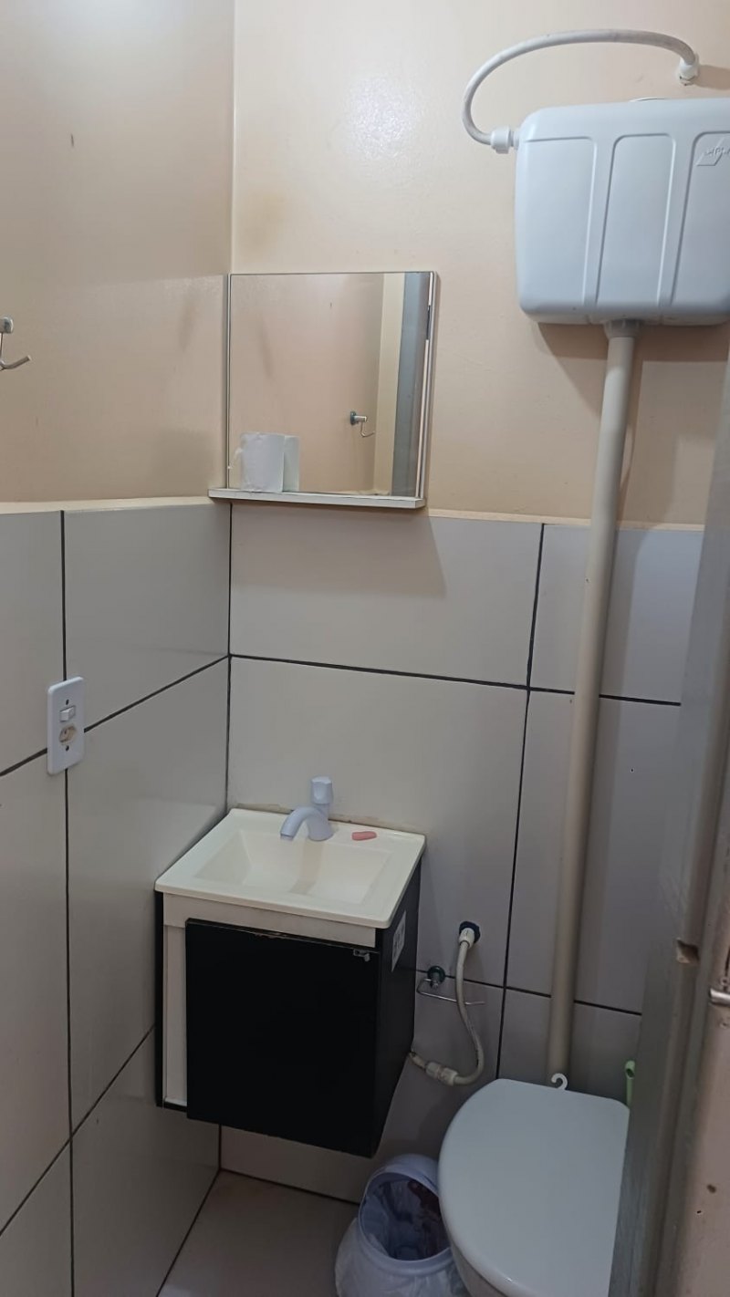 Kitnet pequena incluso água, energia e internet