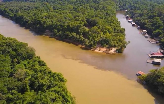 Terra na beira do rio candeias proximo do centro da cidade 